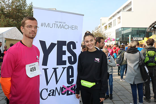 Show-Moderator Joko Winterscheidt und Model und Influencerin Stefanie Giesinger (©Foto: Martin Schmitz)